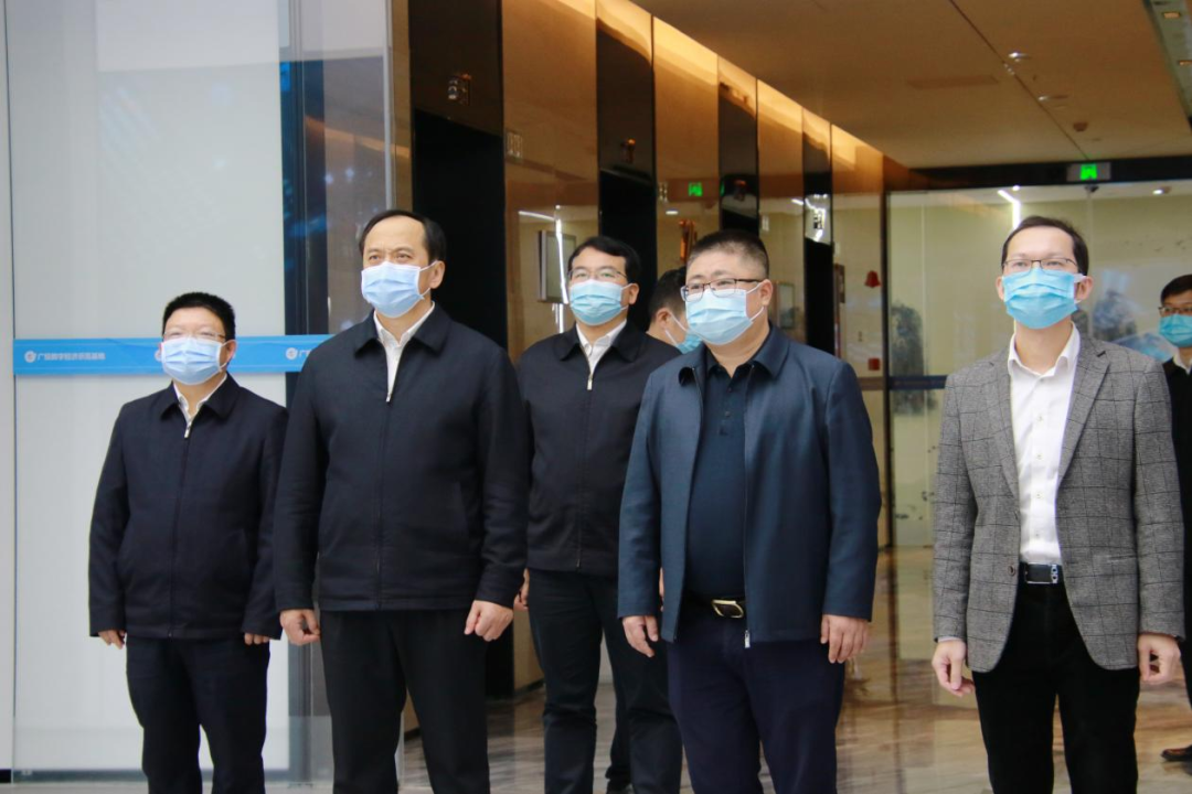 自治区副主席许显辉到欧宝体育集团调研