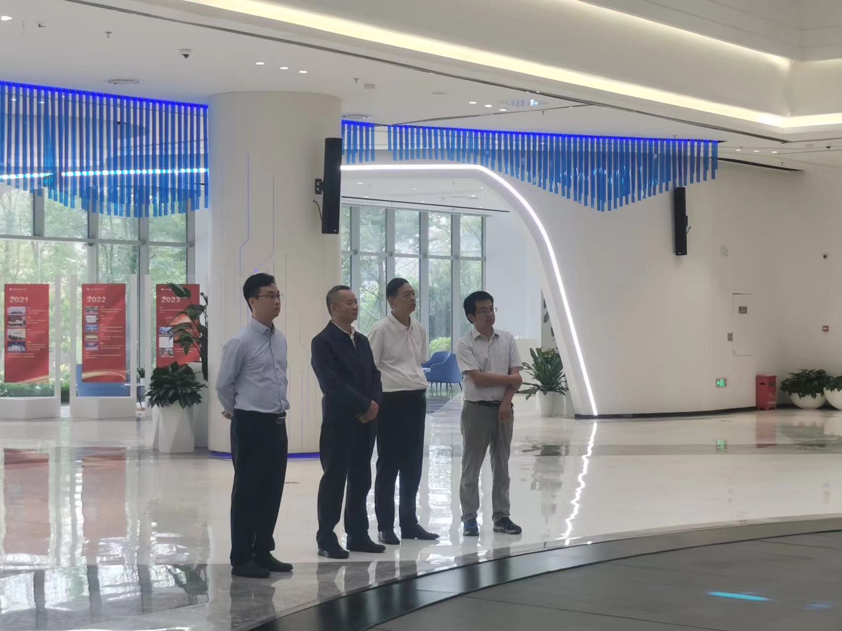 自治区大数据发展局局长赵志刚会见江苏未来网络集团总经理田文科一行 欧宝体育集团领导参加